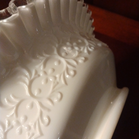 Vintage large Fenton silver crest Spanish lace basket with bamboo handle 10" - Picture 6 of 7